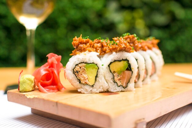 Maki sushi comida fusión japonesa herencia restaurante gourmet peruano