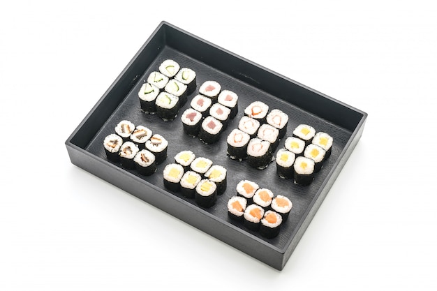 maki de sushi mezclado - estilo de comida japonesa