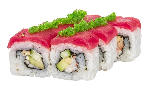 Maki Sushi Roll feito de pepino de abacate de caranguejo dentro de atum fresco e ovas de tobico fora