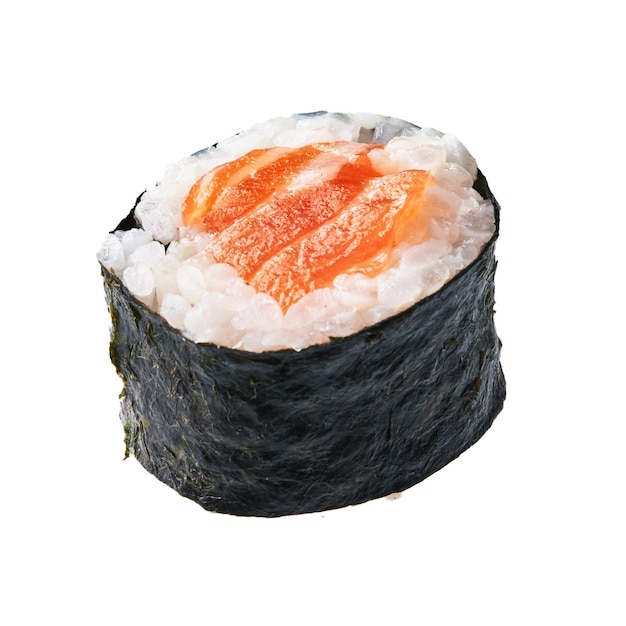 Maki de sushi de salmón único aislado sobre fondo blanco
