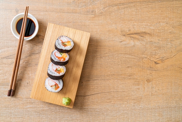 makis mixtos de sushi roll