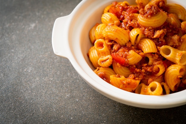 Makkaroni mit Tomatensauce und Schweinehackfleisch, American Chop Suey, American Gulasch