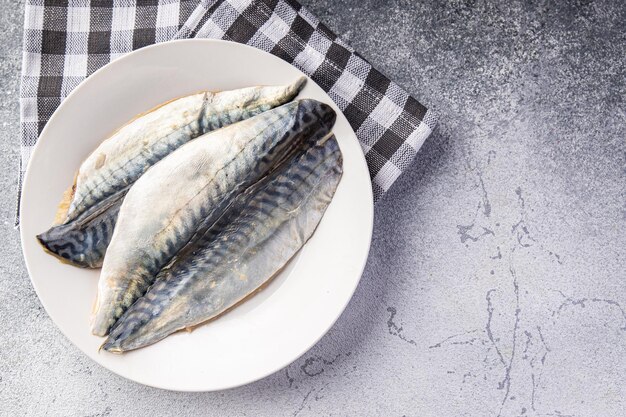 Makrele roher Fisch Meeresfrüchte Kochen gesunde Mahlzeit Lebensmittel Snack Diät auf dem Tisch Kopie Raum Essen