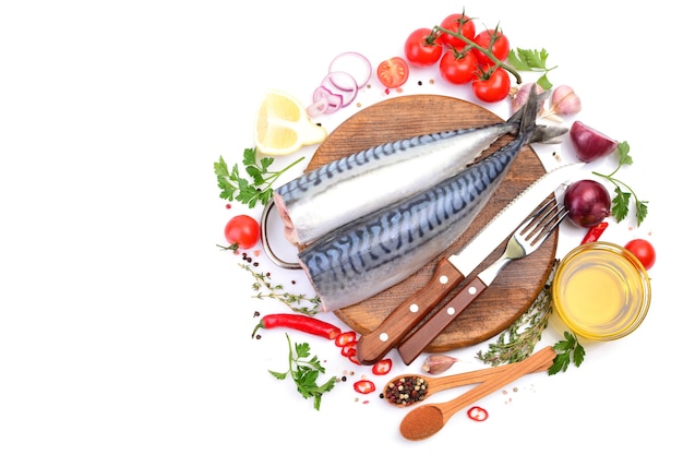 Makrelenfisch mit Gewürzen und Gemüse