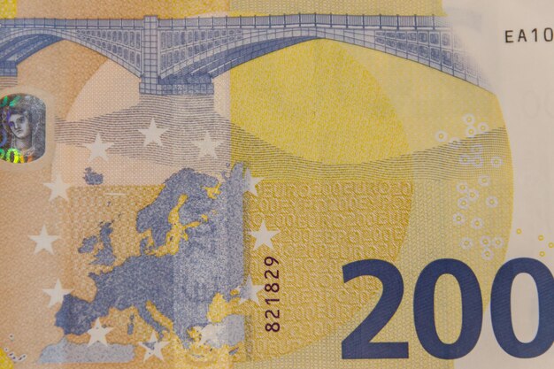 Makro-Aufnahme von zweihundert Euro-Banknoten