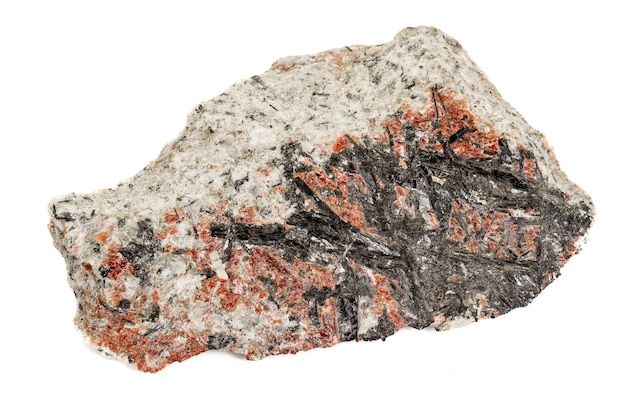 Makro eines Stibnite-Steinminerals auf weißem Hintergrund