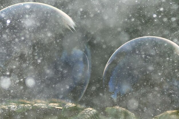 Makro-Kristall-Schneeflocke, isoliertes Foto schönes transparentes Kristallwasser