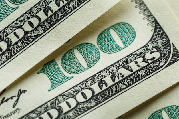 Makro nah oben von Ben Franklins Gesicht auf dem US-Dollar 100