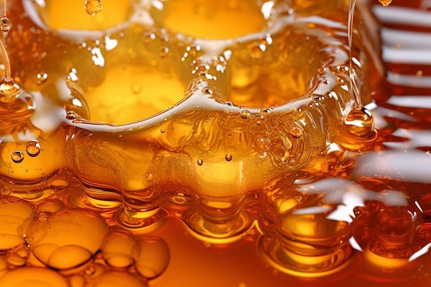 Makrodetaillierter goldener Honig und Waben. Flüssige, klebrige Textur. Hintergrund für Naturprodukte