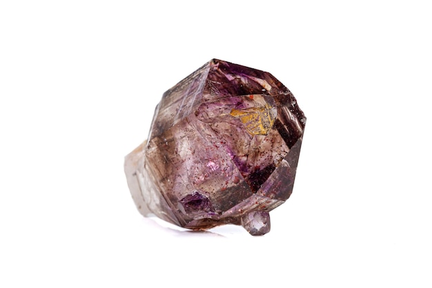 Makromineralstein Amethyst auf Rauchquarz auf weißem Hintergrund