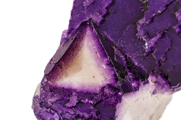 Makrosteinmineral Fluorit auf weißem Hintergrund