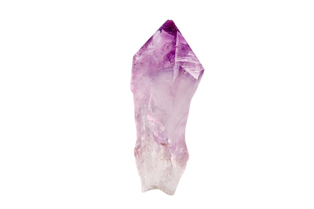 Makrosteinmineralamethyst auf einem weißen Hintergrund