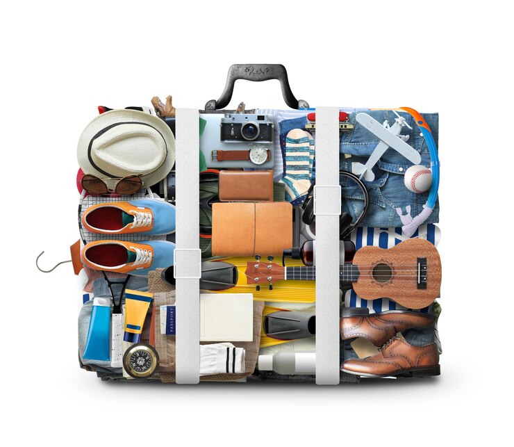 Mala de viagem composta por itens e roupas para férias, conceito de viagem