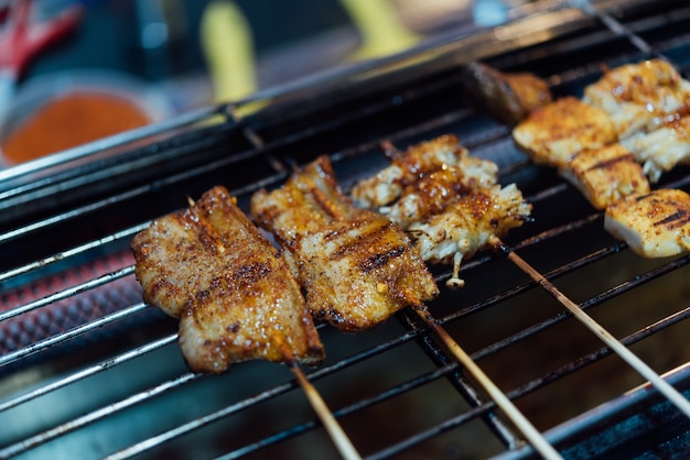 Mala es carne a la parrilla (carne de res, cerdo, pollo o champiñón) con salsa de chile