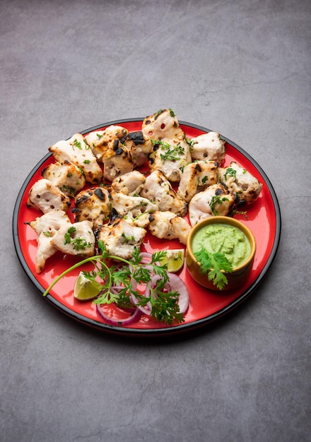 Malai Chicken Tikka ou murgh malai é uma receita suculenta de frango grelhado de dar água na boca