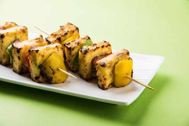 Malai Paneer Tikka Kabab ist ein indisches Gericht aus Hüttenkäse