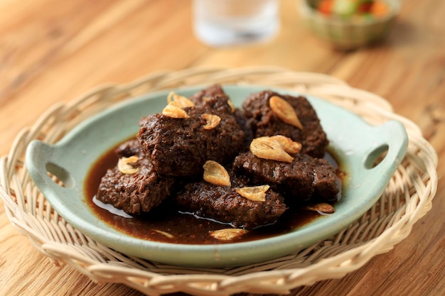 Malbi Daging Sapi Palembang Estofado de ternera dulce del sur de Sumatra Indonesia