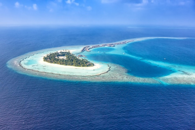 Malediven Insel Urlaub Meer Panorama Copyspace Halaveli Resort Ari Atoll Luftbild