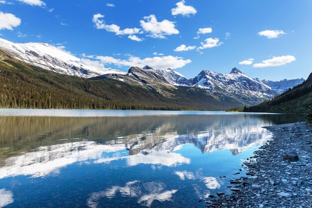 Malerische felsige Gipfel des Glacier National Park, Montana, USA