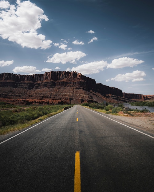 Malerische Route zu einem Berg in Utah, USA