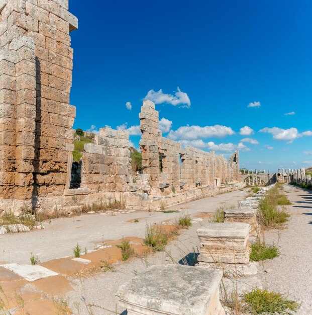 Malerische Ruinen der alten Stadt Perge in der Türkei Perge Freiluftmuseum