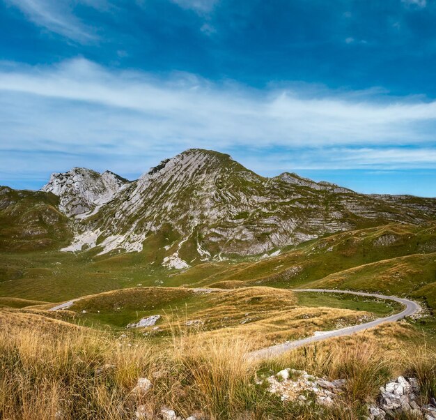 Malerische Sommerberglandschaft des Durmitor-Nationalparks Montenegro Europa Balkan Dinarische Alpen UNESCO-Welterbe Durmitor-Panoramastraße Sedlo-Pass