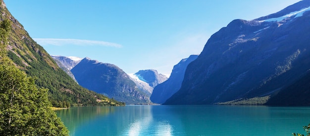 Malerischer Bergsee in Norwegen