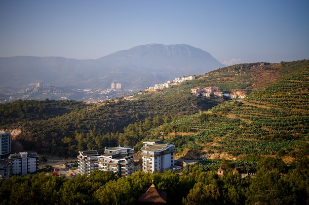 Malerischer Blick auf das sonnige Land, die Küste in der Türkei, die Stadt Alanya