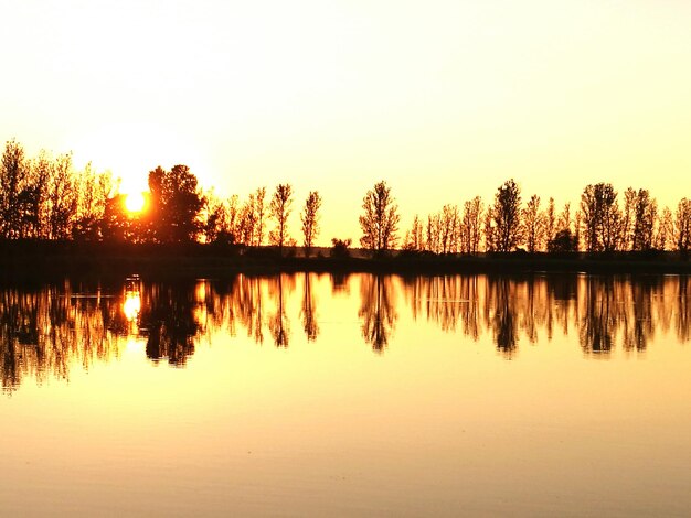 Foto malerischer blick auf den see bei sonnenuntergang