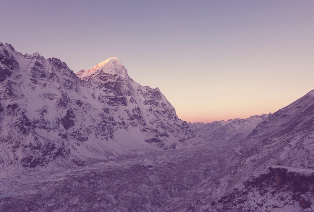 Malerischer Blick auf die Berge, Region Kanchenjunga, Himalaya, Nepal.