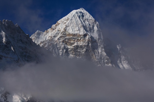 Malerischer Blick auf die Berge, Region Kanchenjunga, Himalaya, Nepal.