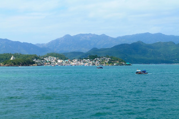 Malerischer Blick auf die Inseln und Berge in der Nähe von Nha Trang Vietnam