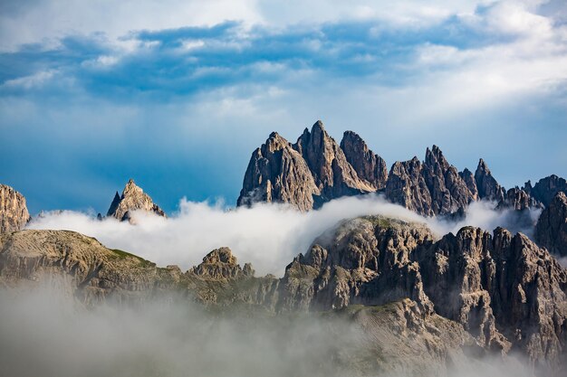 Malerischer Blick auf die schöne Landschaft in den Alpen, schöne Natur der Italien-Dolomiten-Alpen.