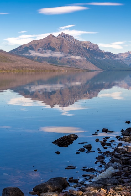 Malerischer Blick auf Lake McDonald in der Nähe von Apgar in Montana