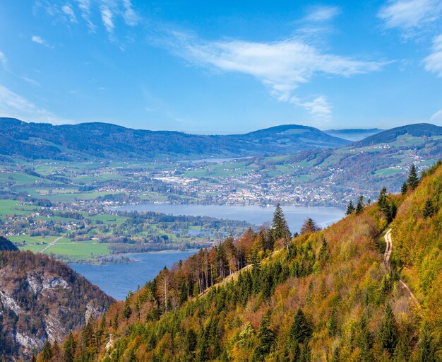 Malerischer Herbst Alpen Bergseen Blick vom Schafberg Aussichtspunkt Salzkammergut Oberösterreich