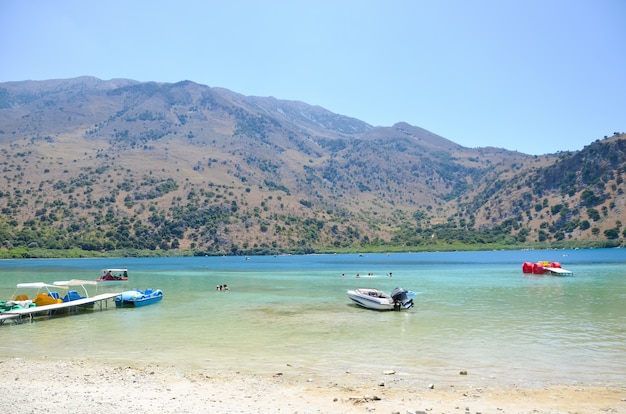 Malerischer Kournas-See auf Kreta (Griechenland)