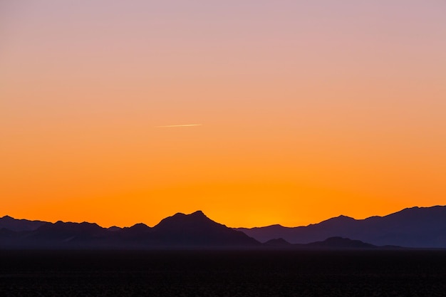 Malerischer Sonnenuntergang in den Bergen