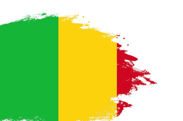 Mali-Flagge auf einem fleckigen Pinselstrich, isoliert auf weißem Hintergrund mit Kopierraum