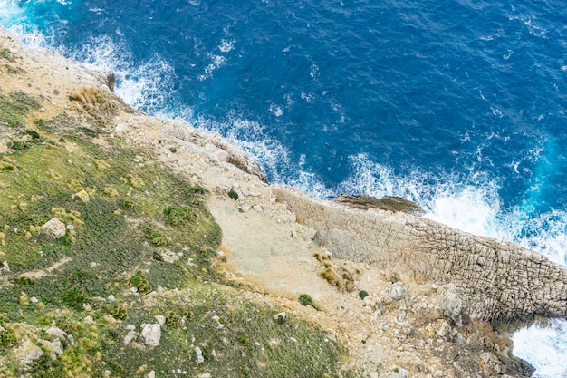 Mallorca Strand mit stürmischem Himmel, Küste ohne Menschen