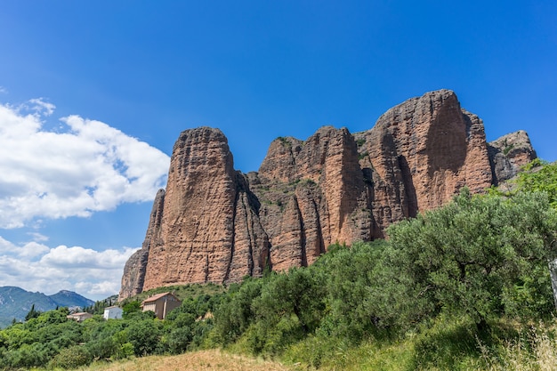 Mallos de Riglos spektakuläre Felsformationen in Riglos, Spanien