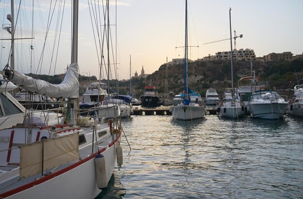 Malta, Insel Gozo, Luxusyachten im Hafen