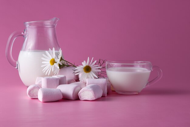 Malvavisco rosa con leche, flores