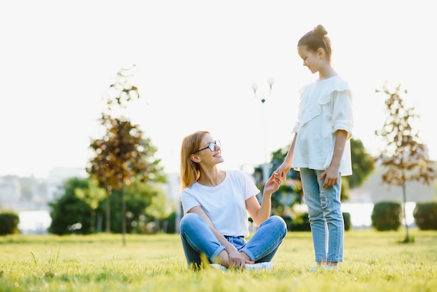 Mamá e hija se divierten