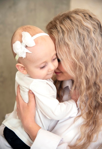 Foto mamá con hija pequeña