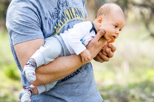 Mamá joven con un niño