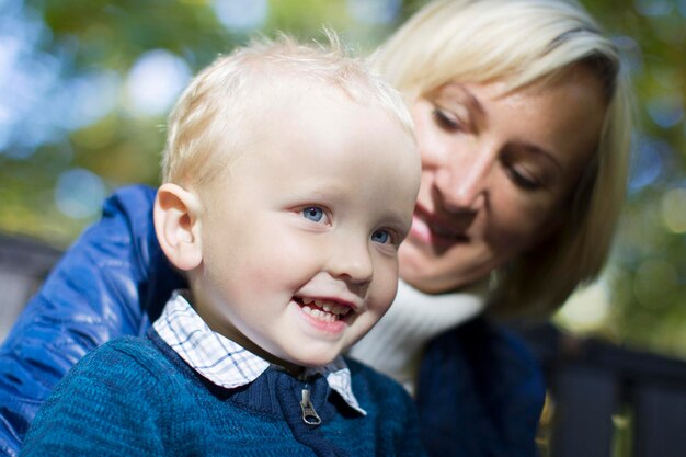 Mamá y pequeño hijo