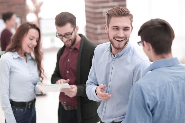 Managerberatung mit seinen Kollegen im Büro