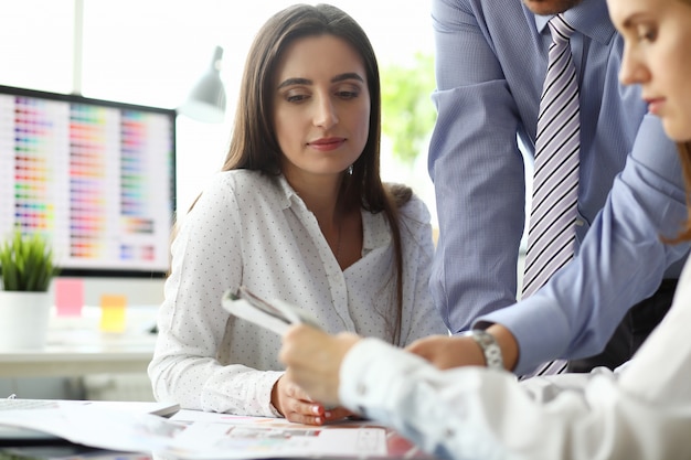 Managerin in einer Besprechung