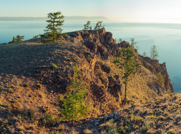 Mañana en el cabo Khoboy, isla Olkhon, Baikal