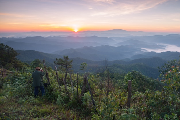 mañana en la montaña en Tailandia